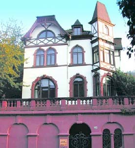 Das Heidelberger „Forschungszentrum Internationale und Interdisziplinäre Theologie“ in der Hauptstraße 240 wurde im Jahr 2005 gegründet.